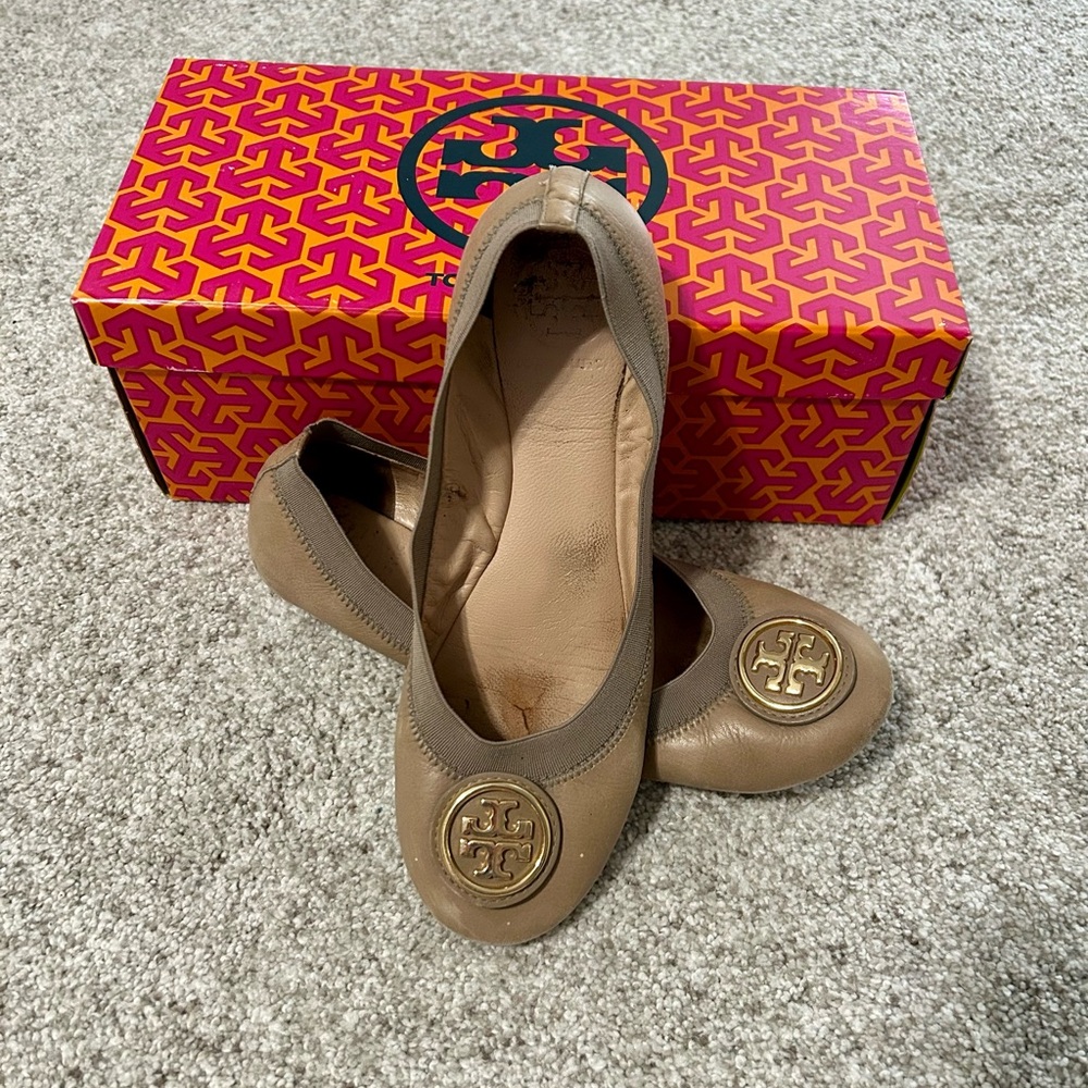 Tory Burch French Gray Caroline 2 ballet flats, size 6.5